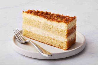 10__Toasted_Almond_Cake_Slice_0520_web