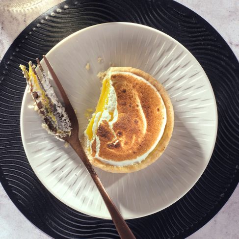 Individual-Lemon-Meringue-Tart-F26880-ED