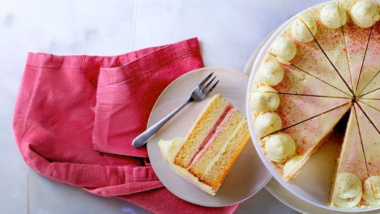 top-cake-trends-for-2025-revealed-featured-hero--1-