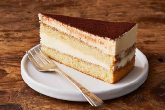 10__Tiramisu_Cake_Slice_0501_web