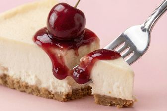 Emmi-Desserts-cherry_cheesecake_fork