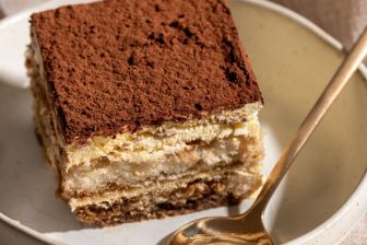 Tiramisu_Mood_Piece-on-a-plate